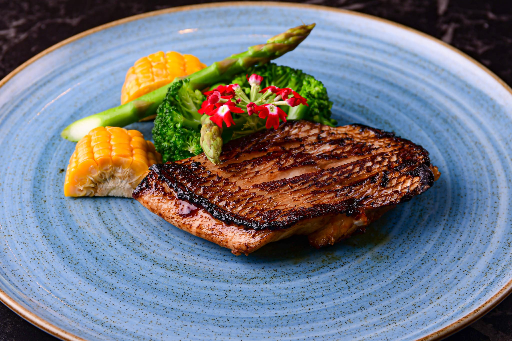 Detalhe de apresentação gastronômica em alta resolução